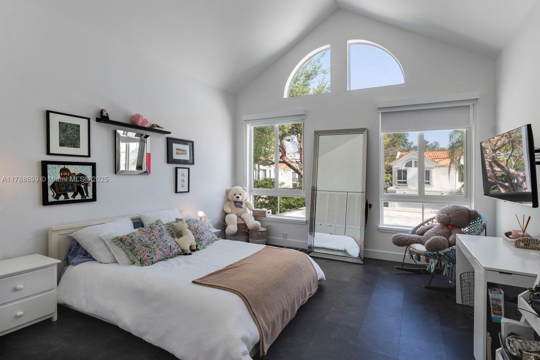 Recently Sold: $1,699,000 (3 beds, 3 baths, 2944 Square Feet)