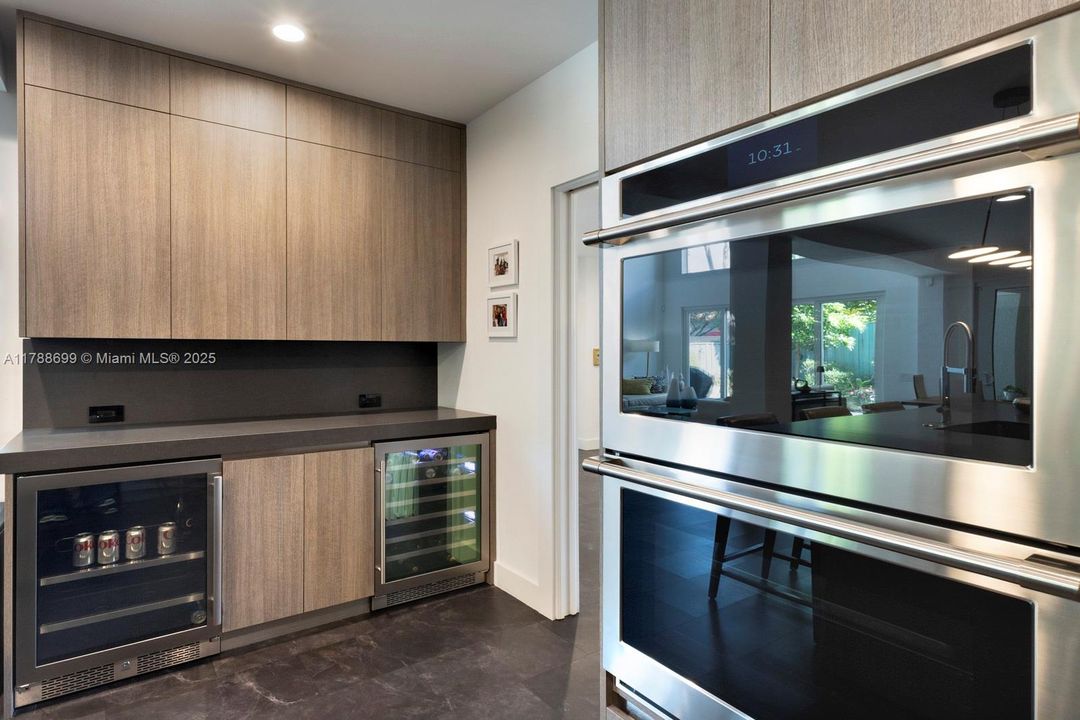 Recently Sold: $1,699,000 (3 beds, 3 baths, 2944 Square Feet)