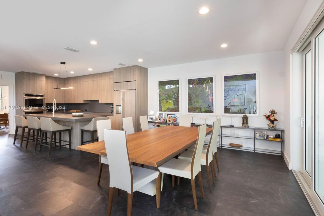 Recently Sold: $1,699,000 (3 beds, 3 baths, 2944 Square Feet)