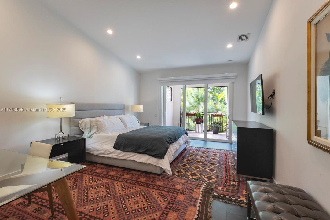 Recently Sold: $1,699,000 (3 beds, 3 baths, 2944 Square Feet)