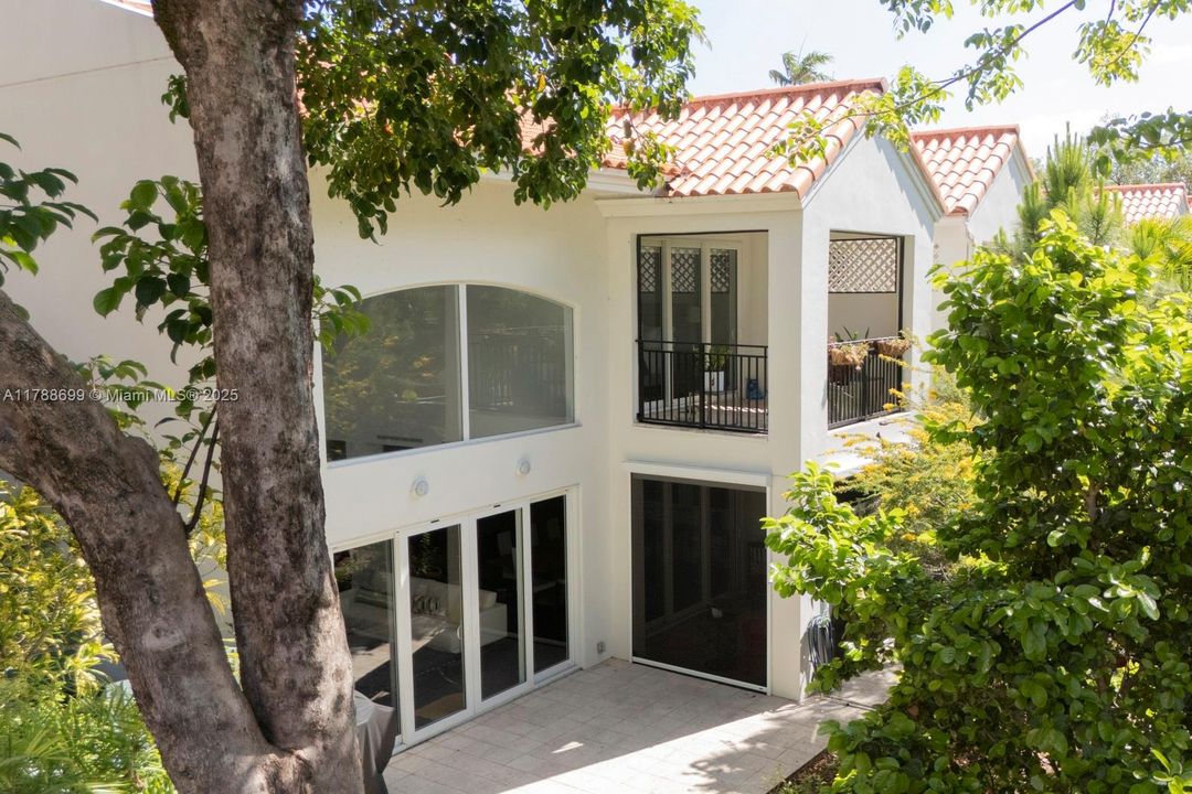 Recently Sold: $1,699,000 (3 beds, 3 baths, 2944 Square Feet)