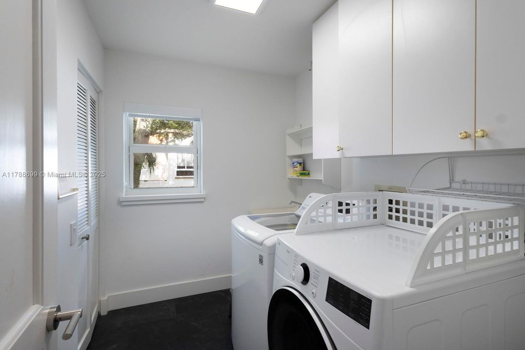 Recently Sold: $1,699,000 (3 beds, 3 baths, 2944 Square Feet)