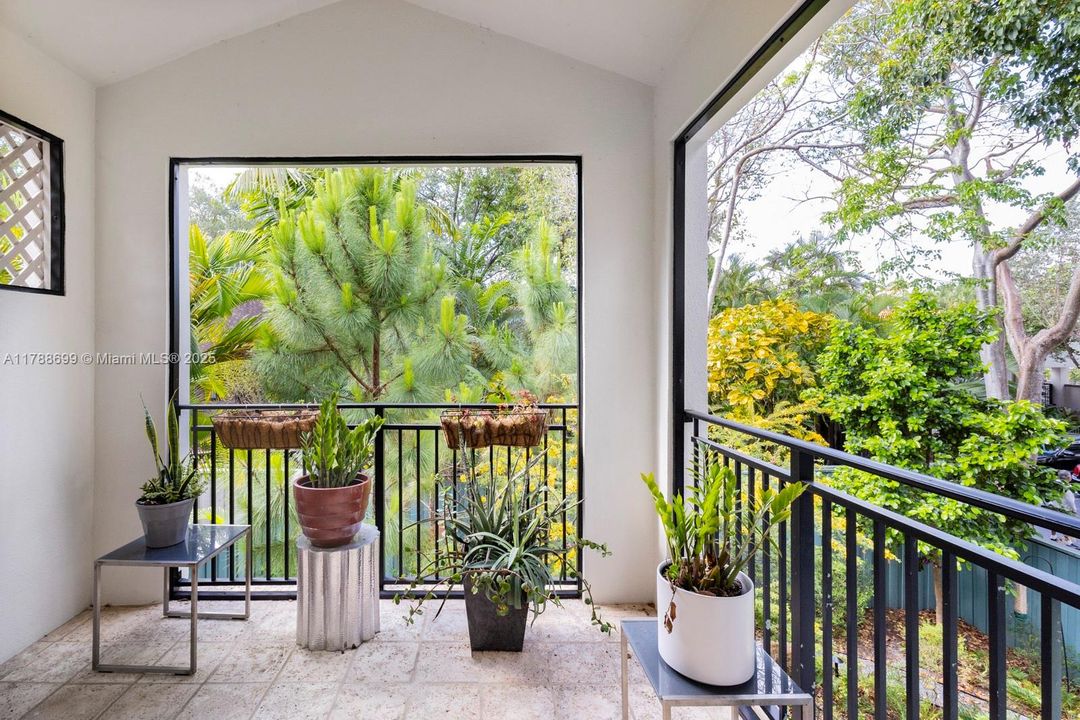 Recently Sold: $1,699,000 (3 beds, 3 baths, 2944 Square Feet)