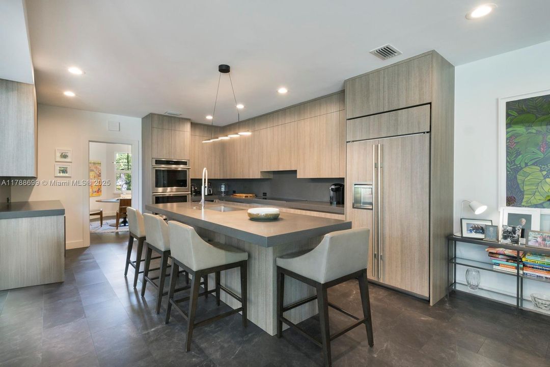 Recently Sold: $1,699,000 (3 beds, 3 baths, 2944 Square Feet)