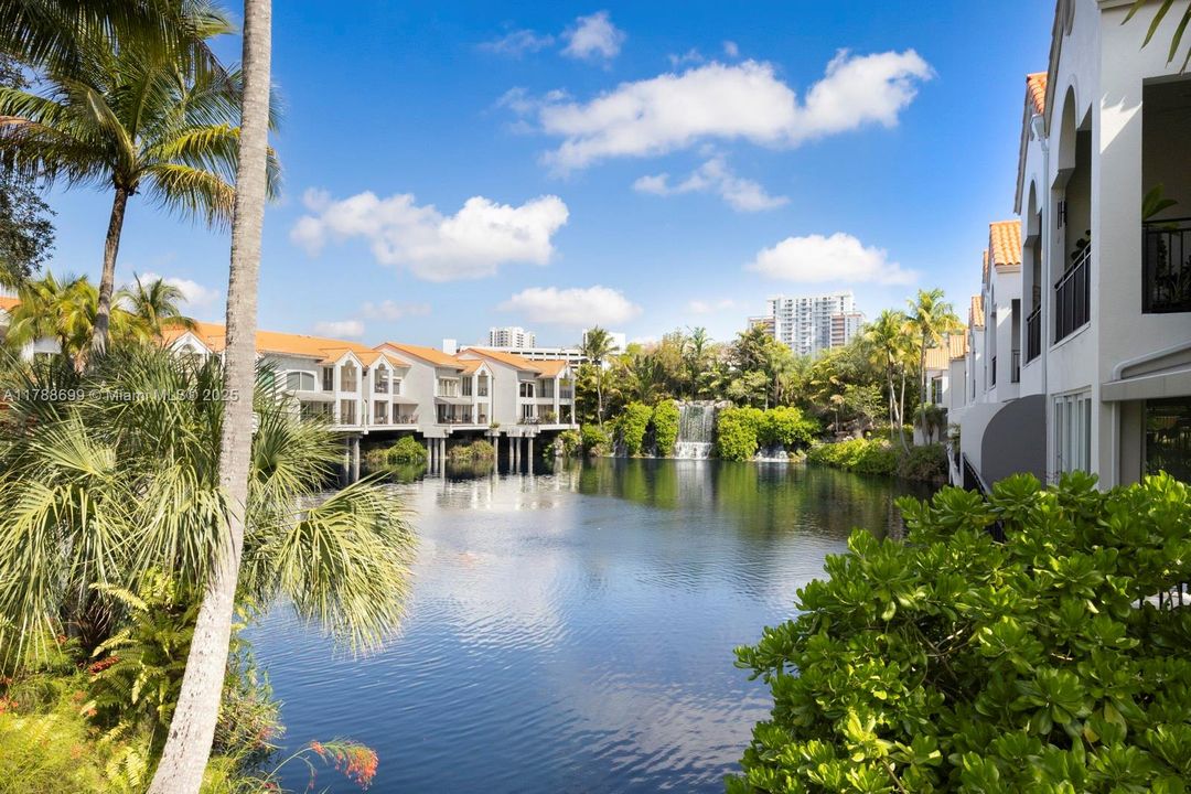 Recently Sold: $1,699,000 (3 beds, 3 baths, 2944 Square Feet)