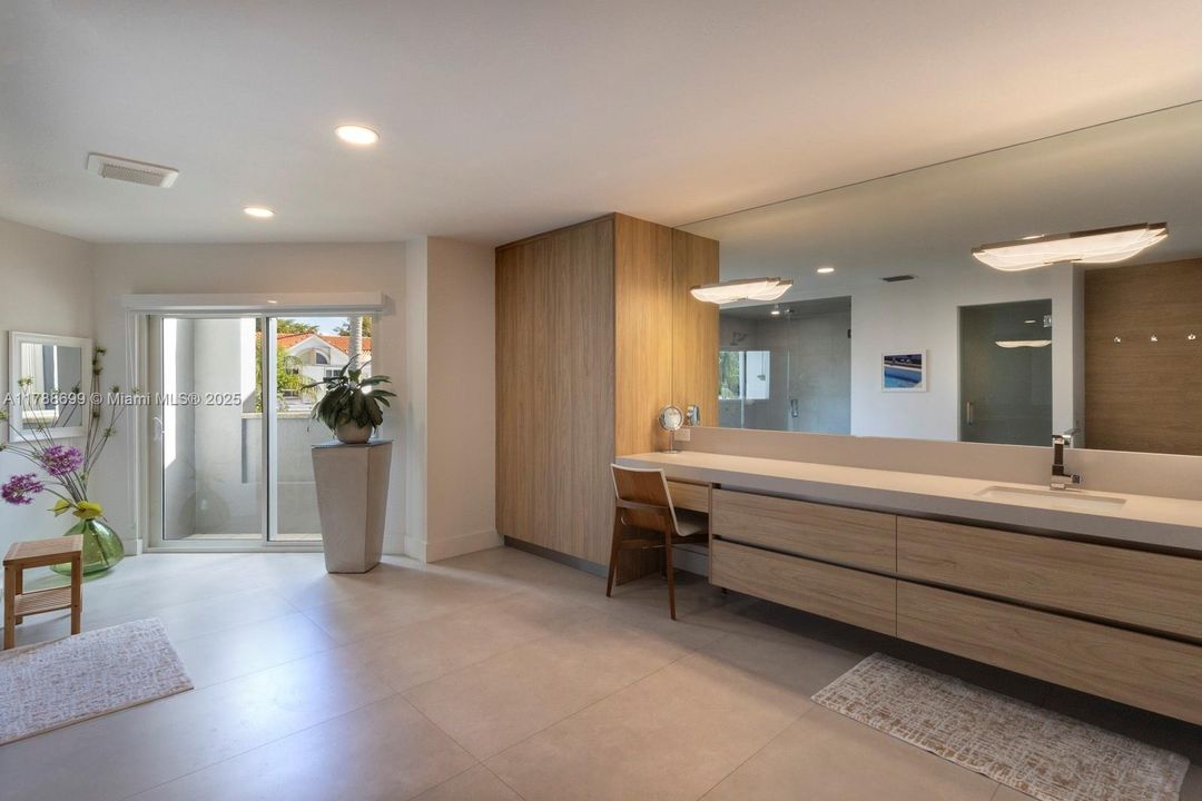 Recently Sold: $1,699,000 (3 beds, 3 baths, 2944 Square Feet)