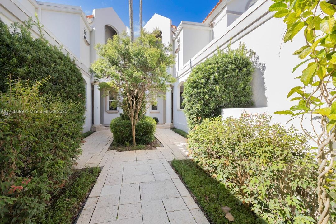 Recently Sold: $1,699,000 (3 beds, 3 baths, 2944 Square Feet)