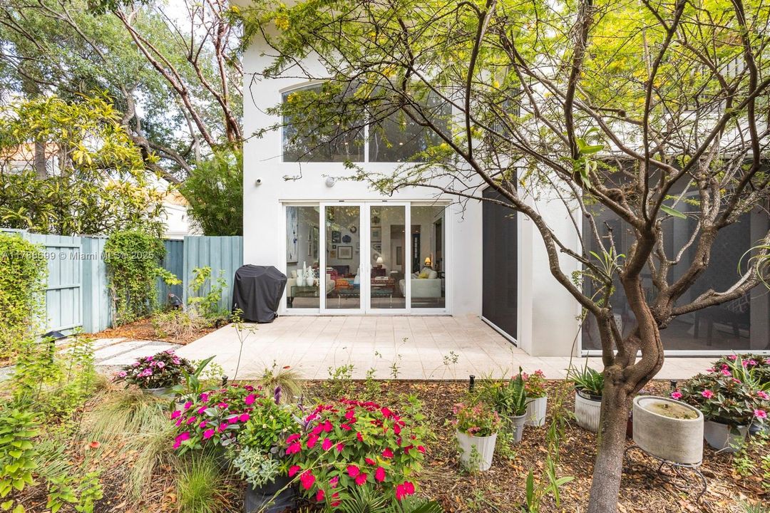 Recently Sold: $1,699,000 (3 beds, 3 baths, 2944 Square Feet)