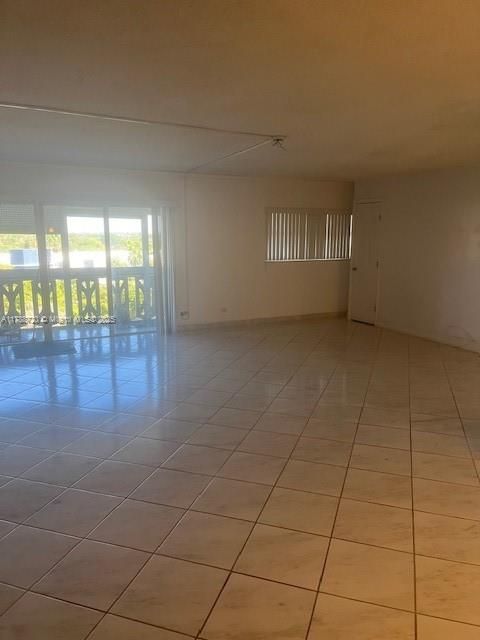 待售: $320,000 (3 贝兹, 2 浴室, 1925 平方英尺)