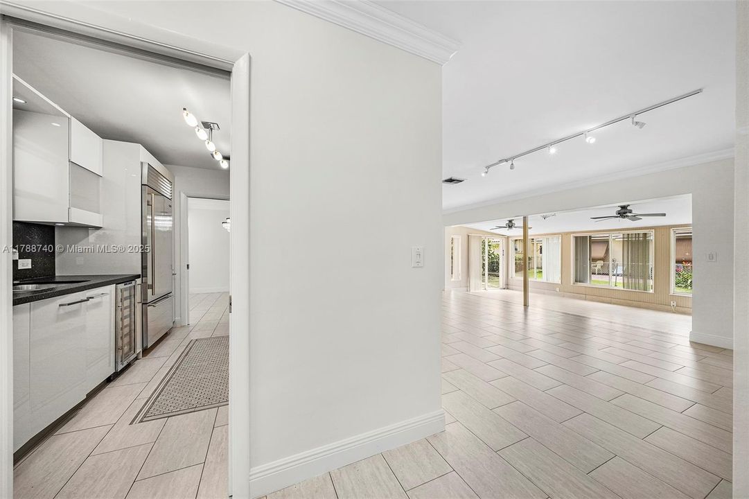 Vendido Recientemente: $639,000 (2 camas, 2 baños, 1676 Pies cuadrados)