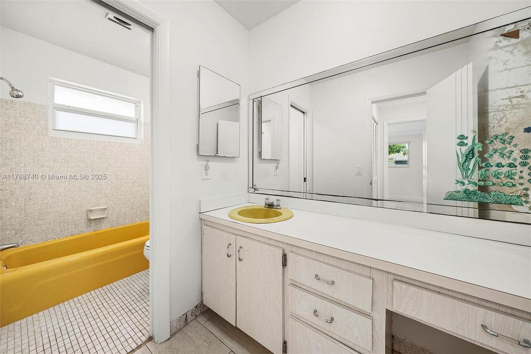 Vendido Recientemente: $639,000 (2 camas, 2 baños, 1676 Pies cuadrados)