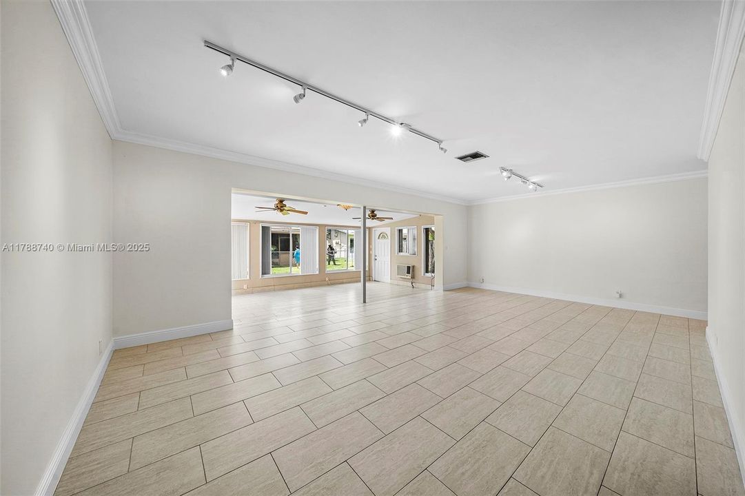 Vendido Recientemente: $639,000 (2 camas, 2 baños, 1676 Pies cuadrados)