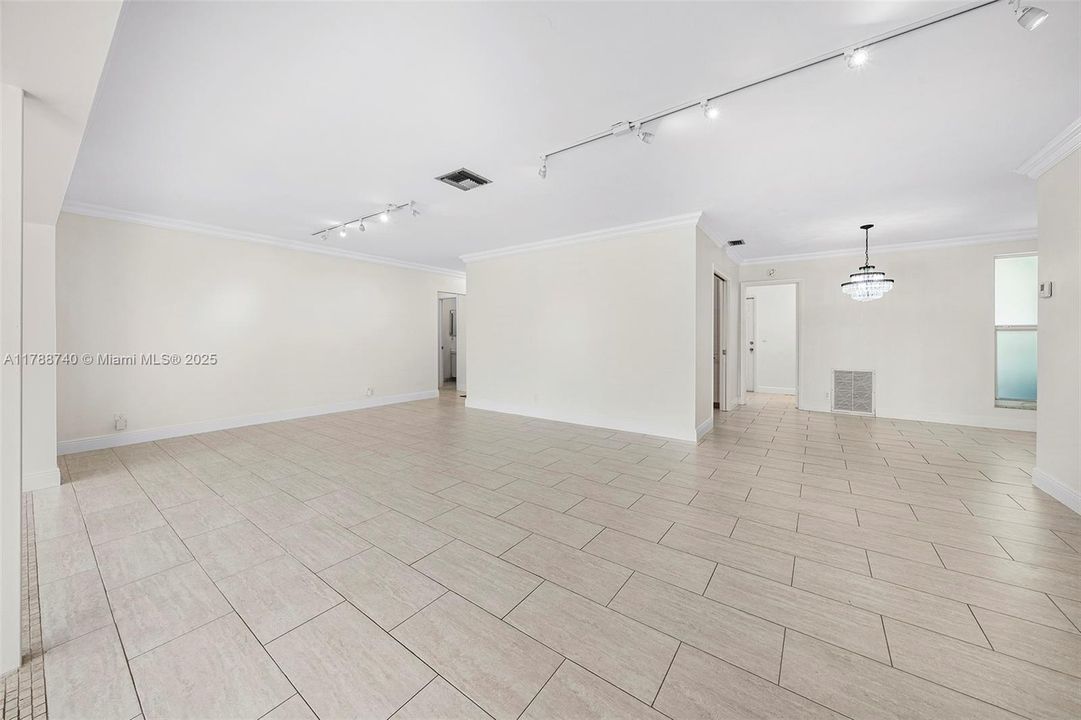 Vendido Recientemente: $639,000 (2 camas, 2 baños, 1676 Pies cuadrados)