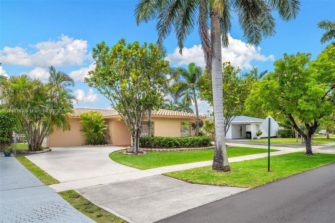 Vendido Recientemente: $639,000 (2 camas, 2 baños, 1676 Pies cuadrados)