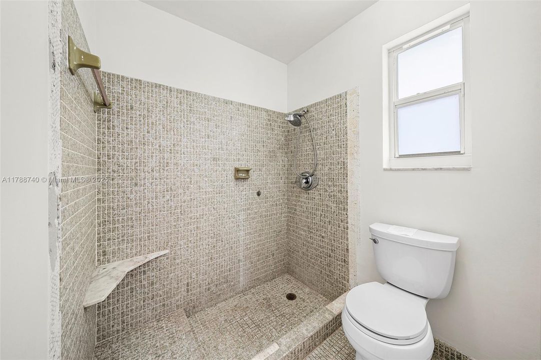 Vendido Recientemente: $639,000 (2 camas, 2 baños, 1676 Pies cuadrados)