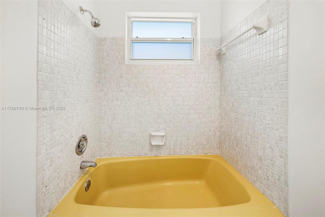 Vendido Recientemente: $639,000 (2 camas, 2 baños, 1676 Pies cuadrados)