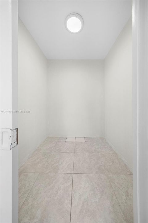 Vendido Recientemente: $639,000 (2 camas, 2 baños, 1676 Pies cuadrados)