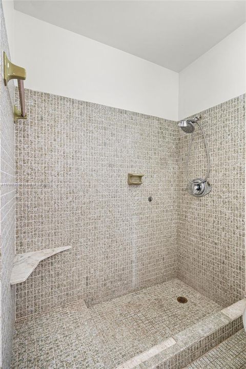 Vendido Recientemente: $639,000 (2 camas, 2 baños, 1676 Pies cuadrados)