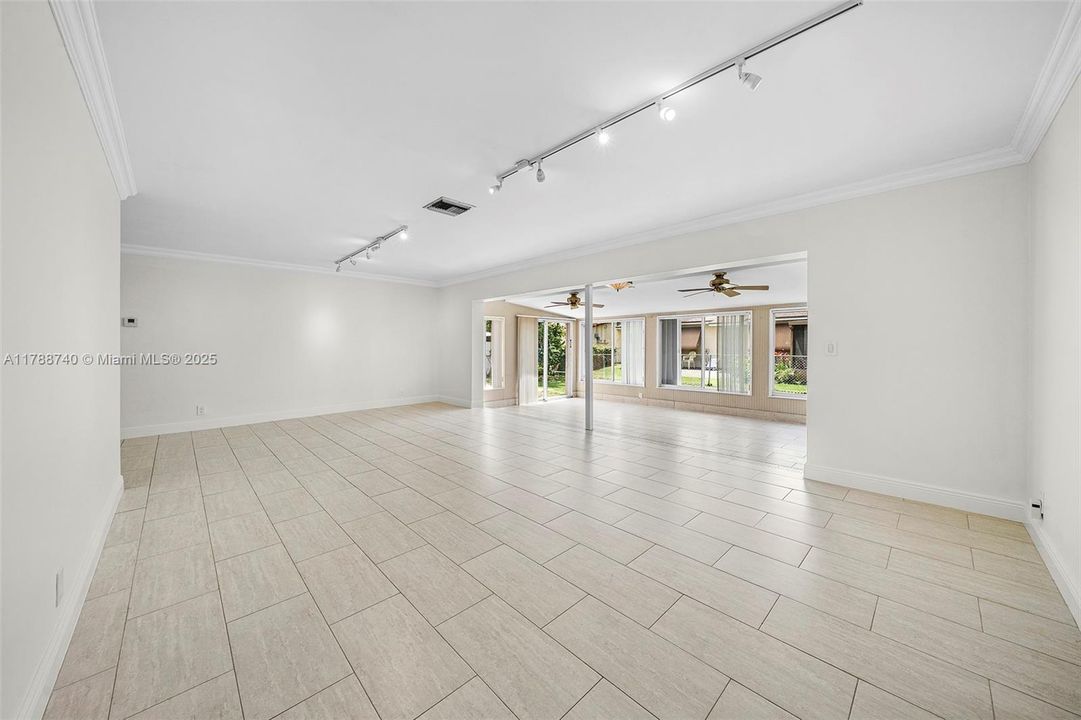 Vendido Recientemente: $639,000 (2 camas, 2 baños, 1676 Pies cuadrados)