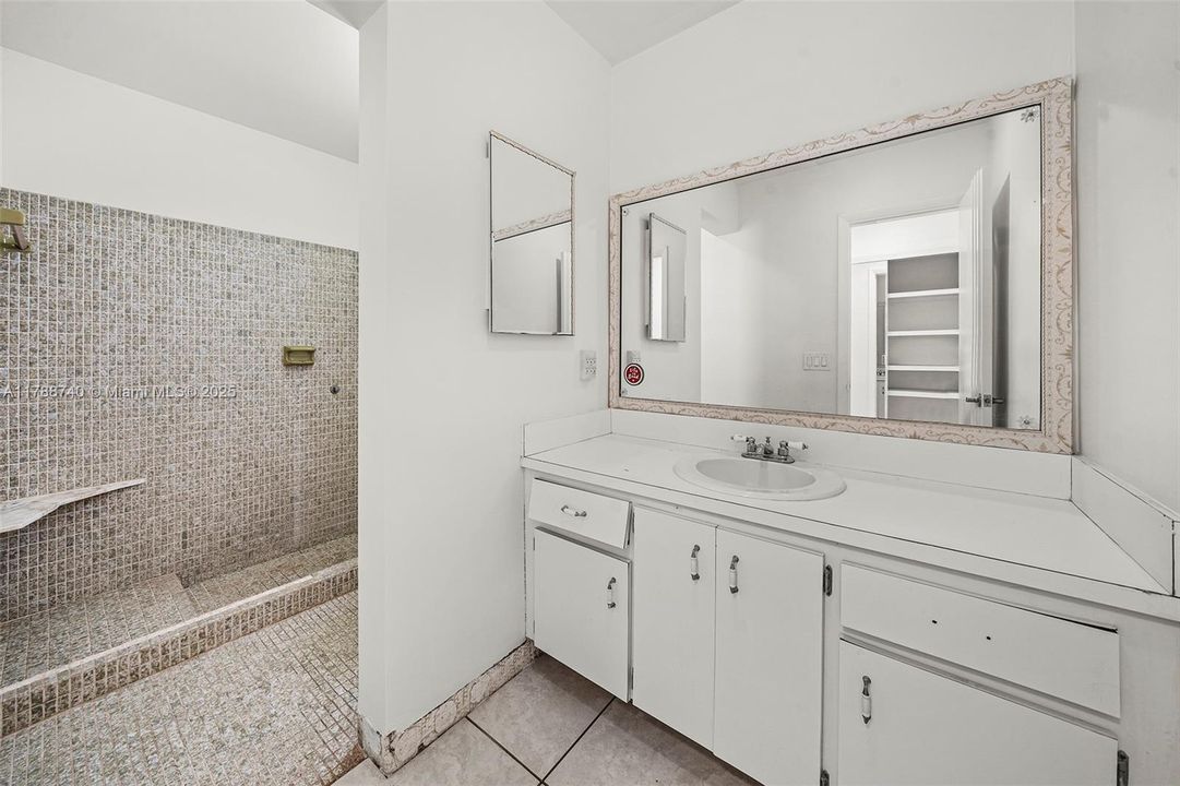 Vendido Recientemente: $639,000 (2 camas, 2 baños, 1676 Pies cuadrados)