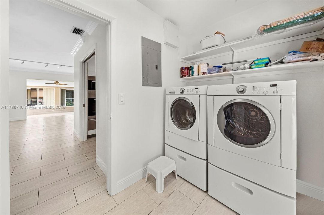 Vendido Recientemente: $639,000 (2 camas, 2 baños, 1676 Pies cuadrados)