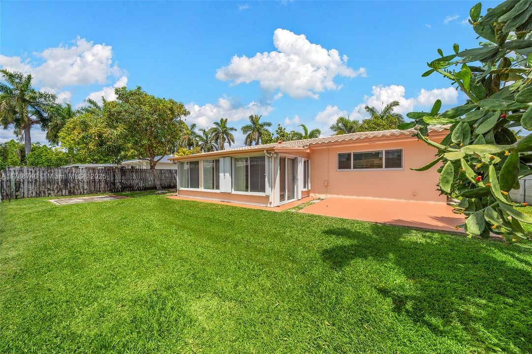 Vendido Recientemente: $639,000 (2 camas, 2 baños, 1676 Pies cuadrados)