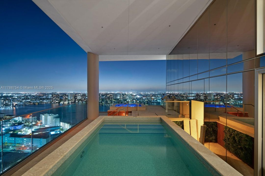 На продажу: $29,750,000 (6 спален, 7 ванн, 6915 Квадратных фут)