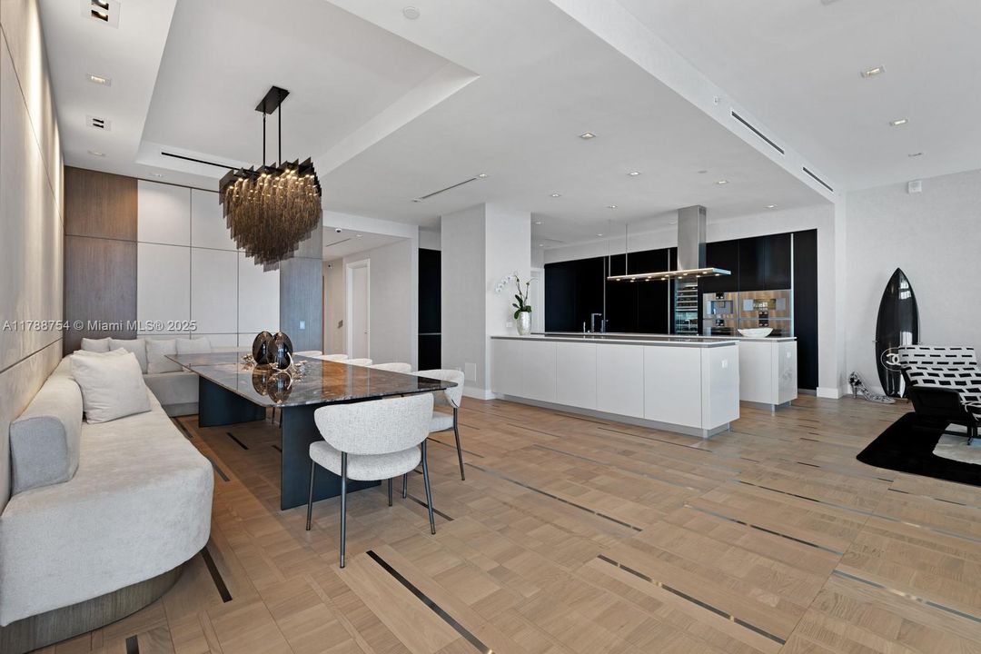 На продажу: $29,750,000 (6 спален, 7 ванн, 6915 Квадратных фут)