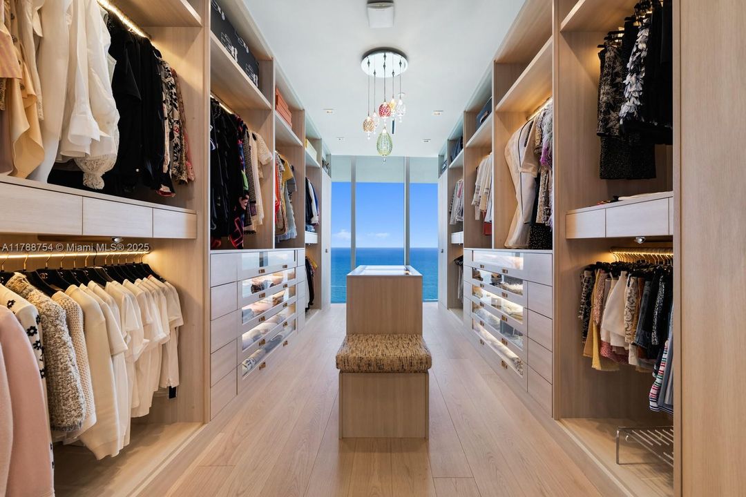 На продажу: $29,750,000 (6 спален, 7 ванн, 6915 Квадратных фут)