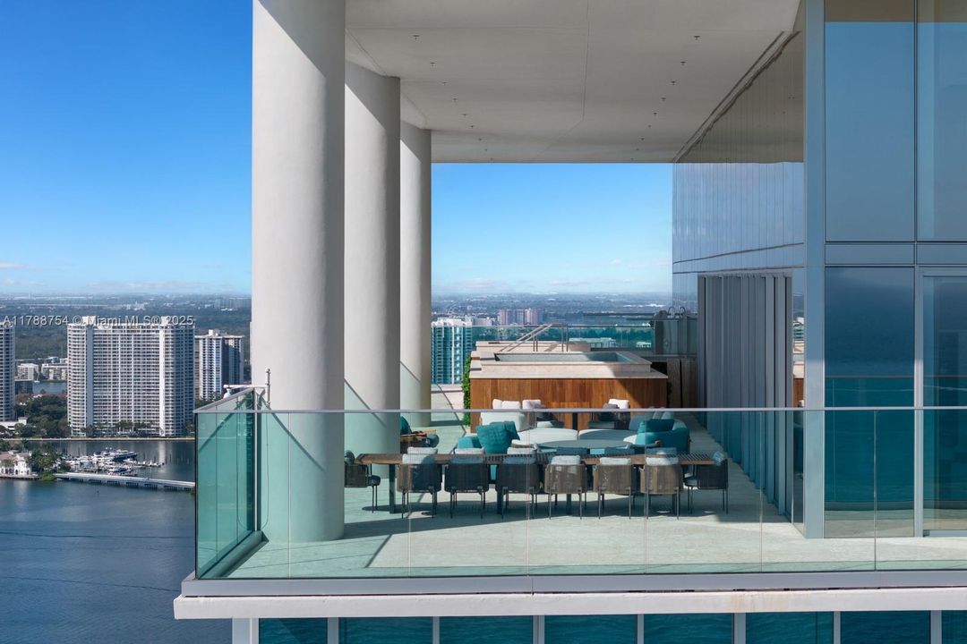 На продажу: $29,750,000 (6 спален, 7 ванн, 6915 Квадратных фут)