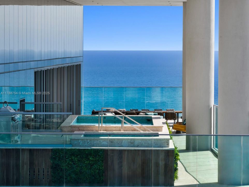 На продажу: $29,750,000 (6 спален, 7 ванн, 6915 Квадратных фут)