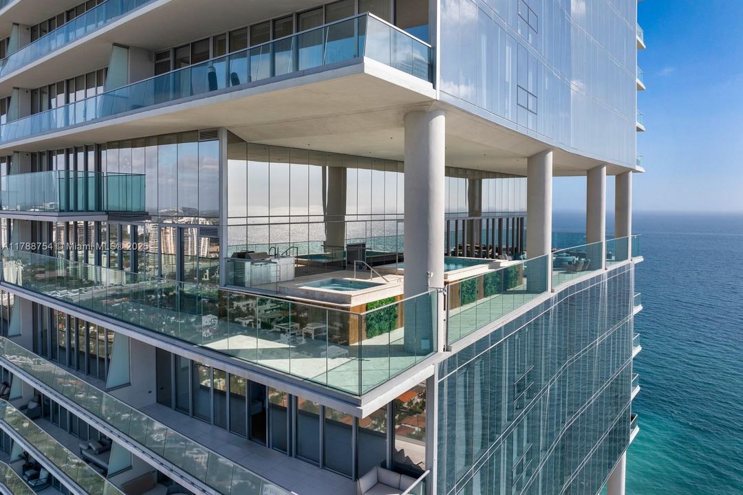 На продажу: $29,750,000 (6 спален, 7 ванн, 6915 Квадратных фут)