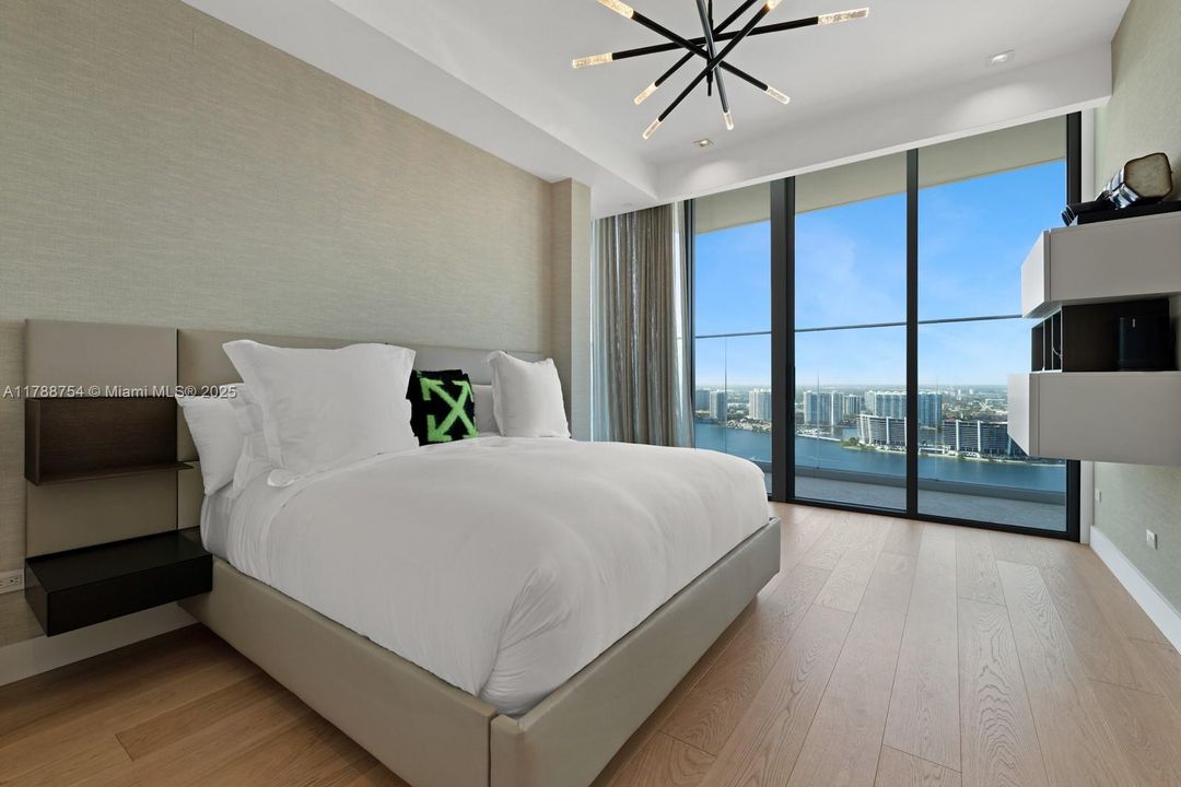 На продажу: $29,750,000 (6 спален, 7 ванн, 6915 Квадратных фут)