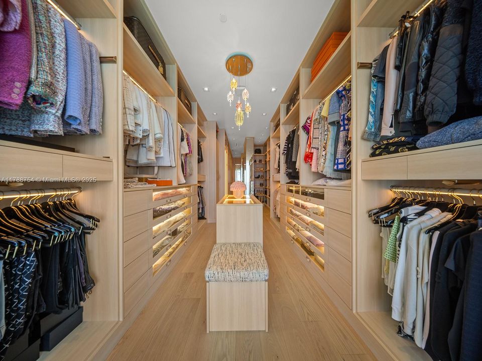 На продажу: $29,750,000 (6 спален, 7 ванн, 6915 Квадратных фут)