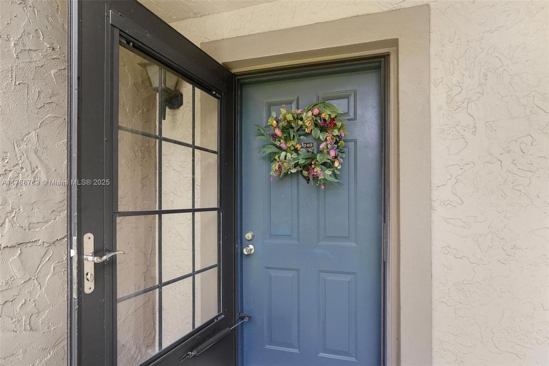 最近售出: $219,999 (2 贝兹, 2 浴室, 978 平方英尺)