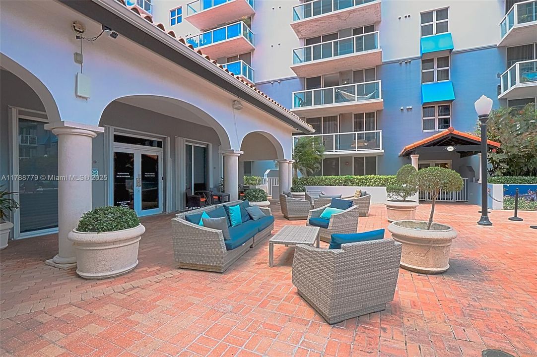 Recently Rented: $2,500 (2 beds, 1 baths, 1056 Square Feet)