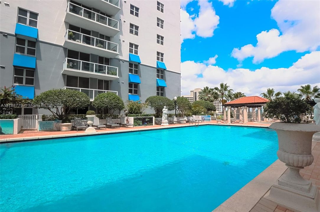 Recently Rented: $2,500 (2 beds, 1 baths, 1056 Square Feet)