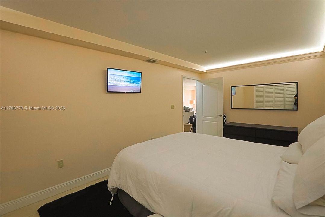 Recently Rented: $2,500 (2 beds, 1 baths, 1056 Square Feet)