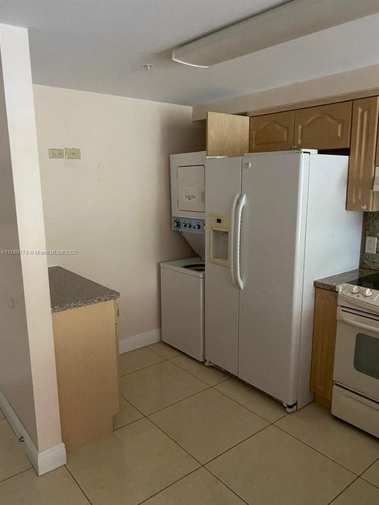 Recently Rented: $2,500 (2 beds, 1 baths, 1056 Square Feet)