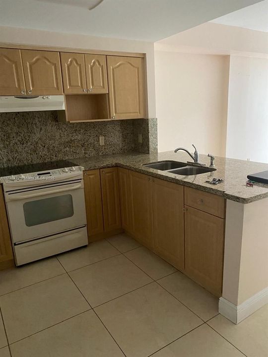 Recently Rented: $2,500 (2 beds, 1 baths, 1056 Square Feet)