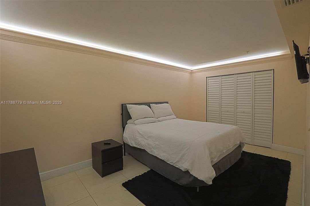 Recently Rented: $2,500 (2 beds, 1 baths, 1056 Square Feet)