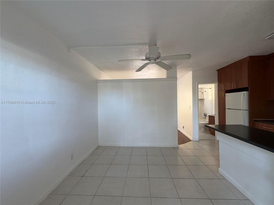 Recently Rented: $1,300 (1 beds, 1 baths, 412 Square Feet)