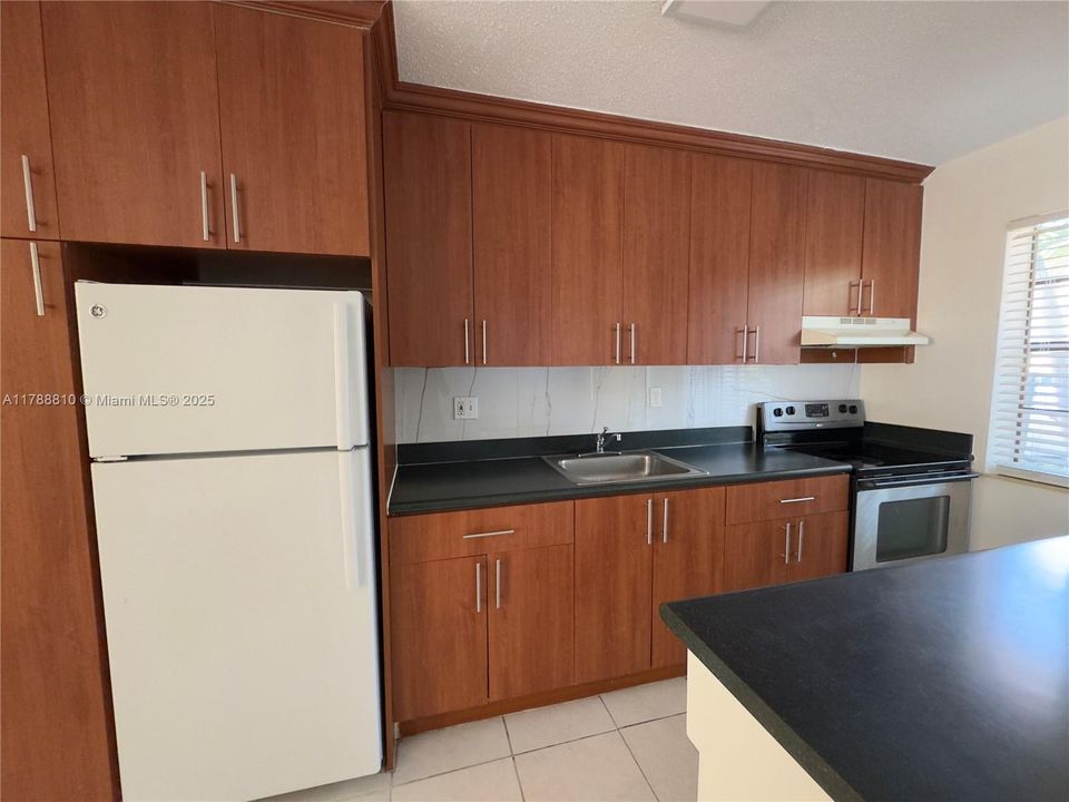 Recently Rented: $1,300 (1 beds, 1 baths, 412 Square Feet)