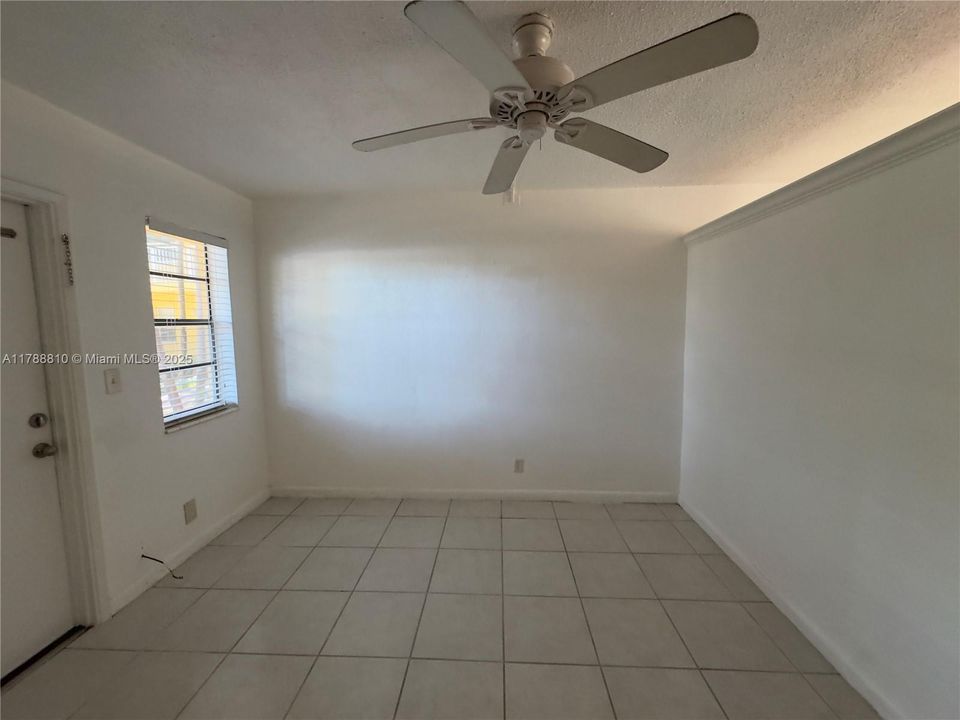 Recently Rented: $1,300 (1 beds, 1 baths, 412 Square Feet)