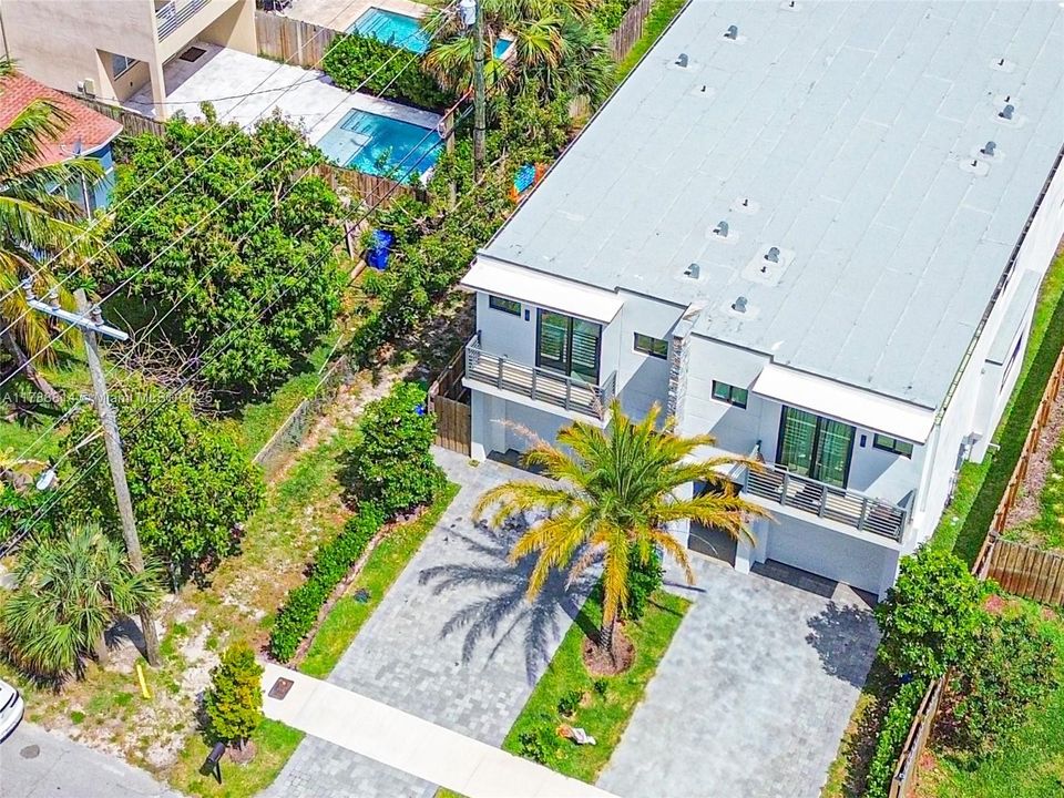 Recently Rented: $8,000 (4 beds, 4 baths, 2454 Square Feet)