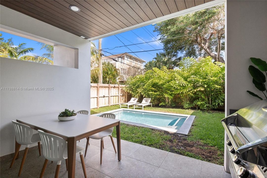 Recently Rented: $8,000 (4 beds, 4 baths, 2454 Square Feet)