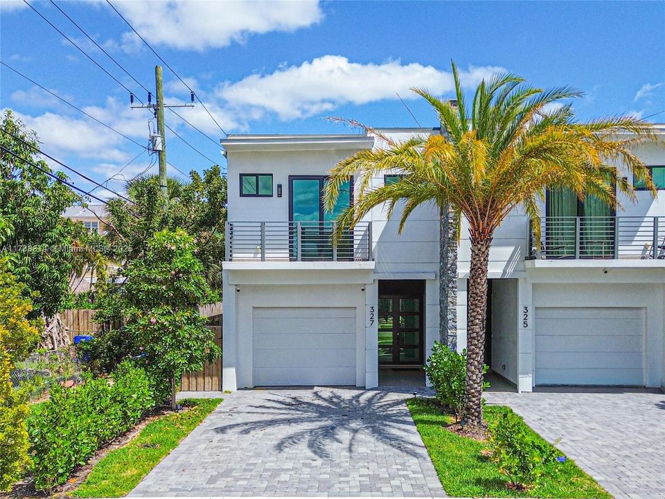 Recently Rented: $8,000 (4 beds, 4 baths, 2454 Square Feet)