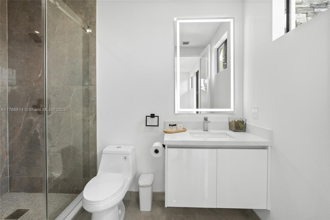 Recently Rented: $8,000 (4 beds, 4 baths, 2454 Square Feet)