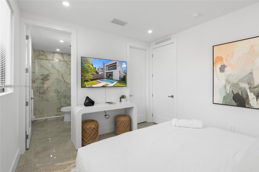 Recently Rented: $8,000 (4 beds, 4 baths, 2454 Square Feet)