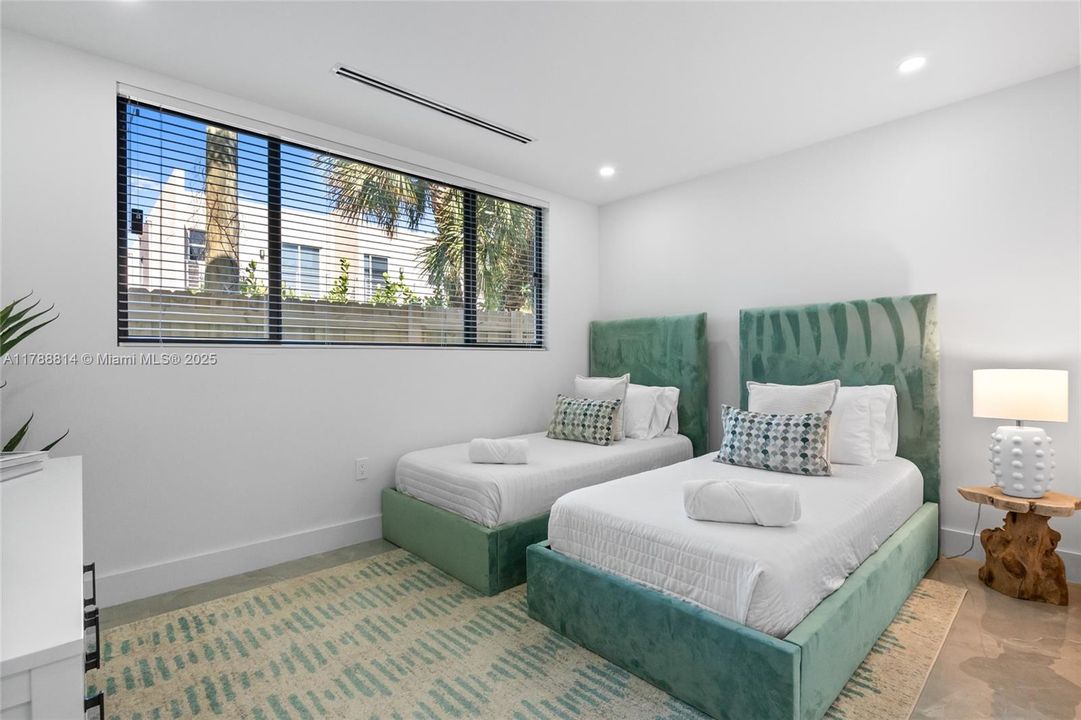 Recently Rented: $8,000 (4 beds, 4 baths, 2454 Square Feet)